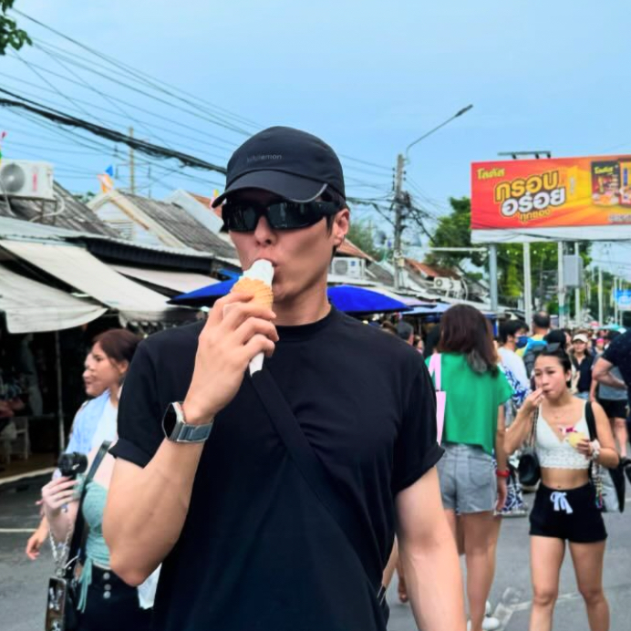 粉丝拍下的张基龙瞬间