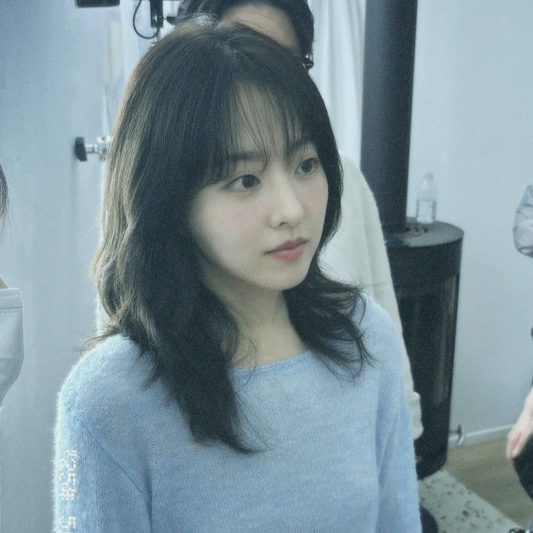 Behind-the-scenes cut of Park Boyoung