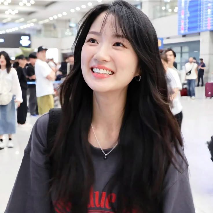 Recent activity shot of Kim Hyeyoon