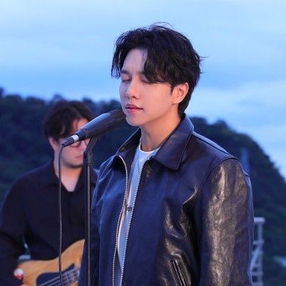 Behind-the-scenes cut of Lee Seunggi