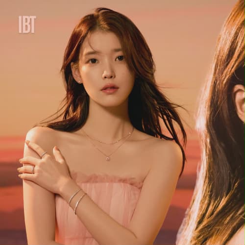 Foto kegiatan terbaru dari IU
