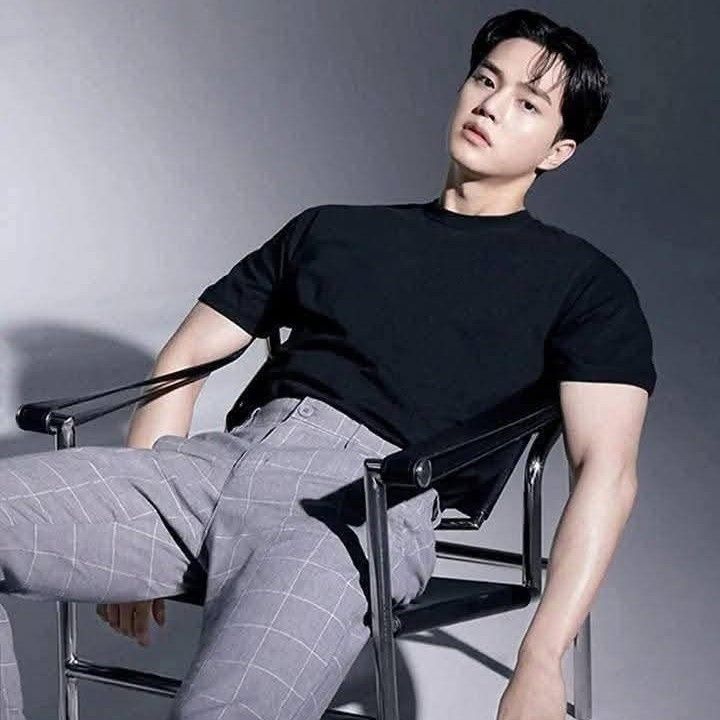 Latest photo of Song Kang