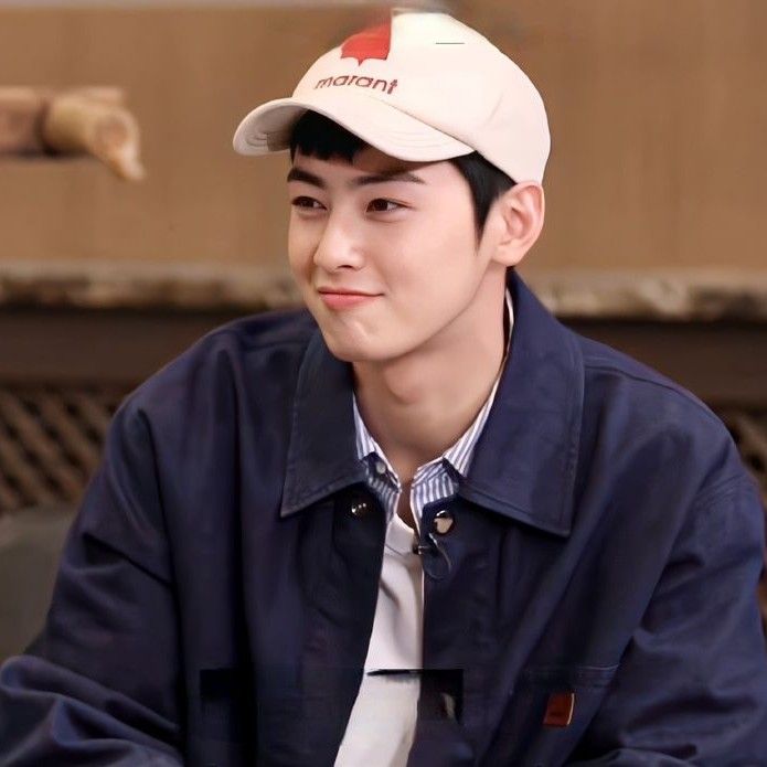 Recent activity shot of Cha Eunwoo