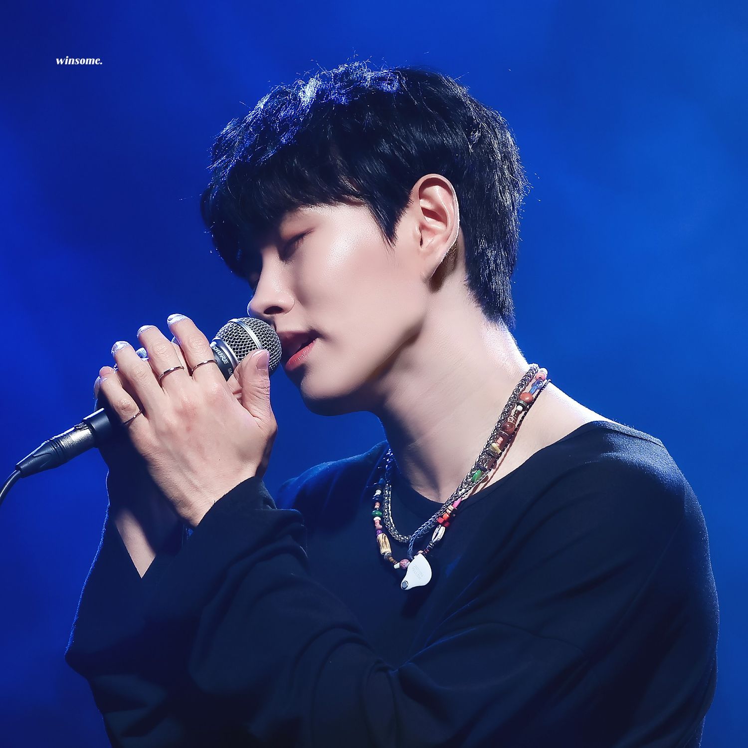A moment captured by a fan of Lee Byeongchan