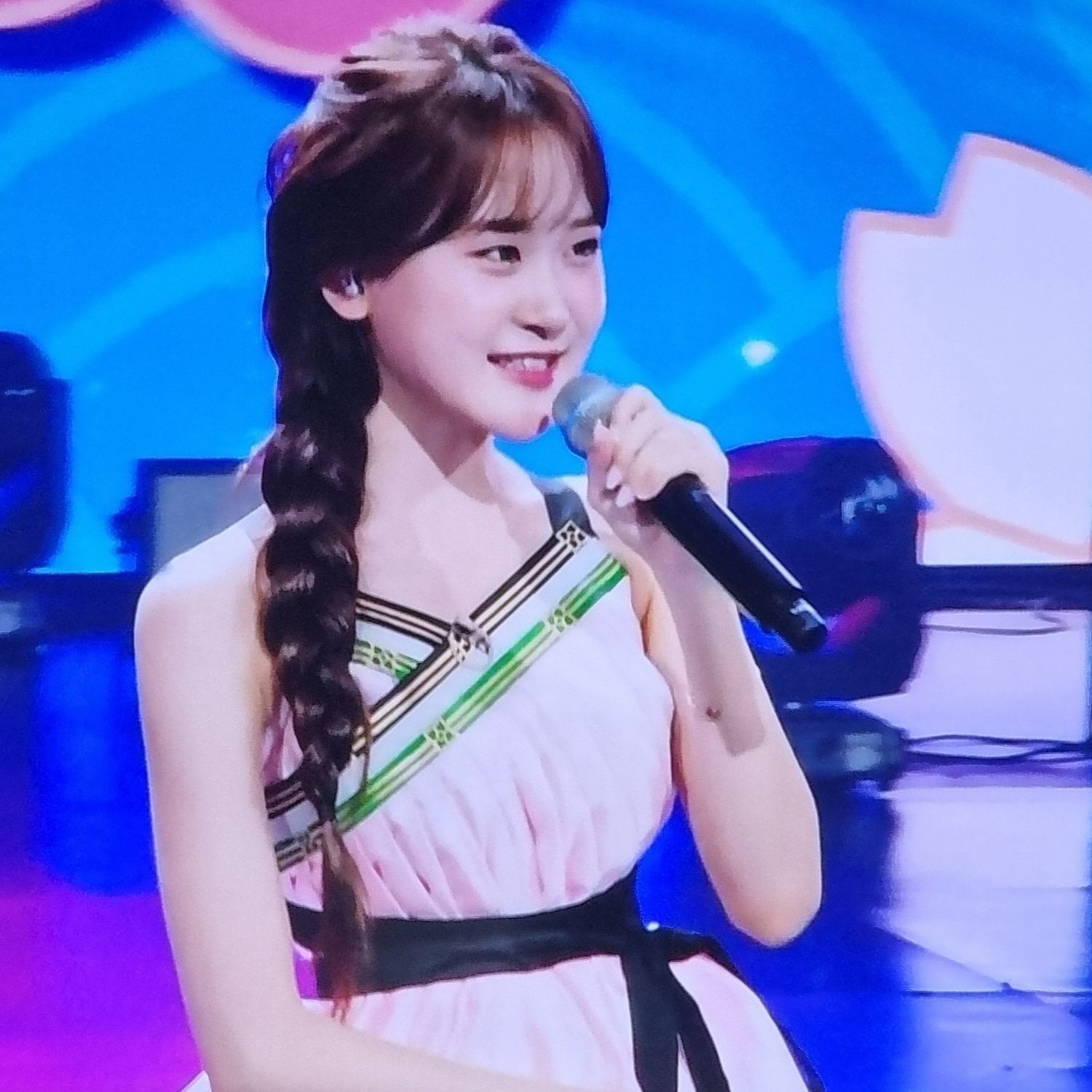 Behind-the-scenes cut of Kim Dahyun