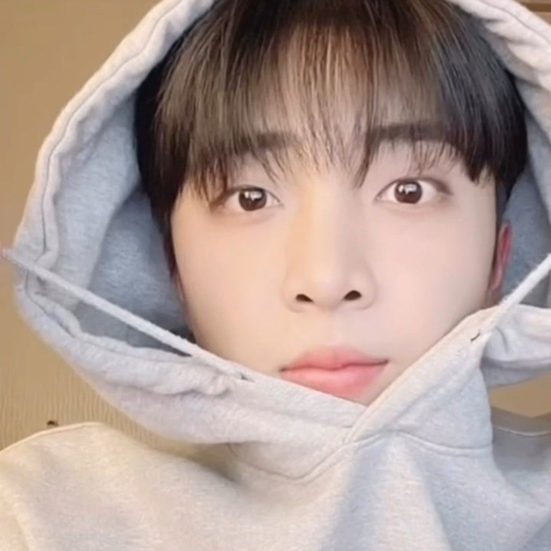 Behind-the-scenes cut of Hwang Yunsung