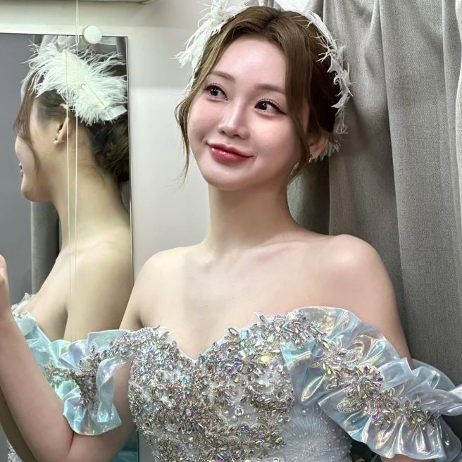 Behind-the-scenes cut of Hong Jiyoon