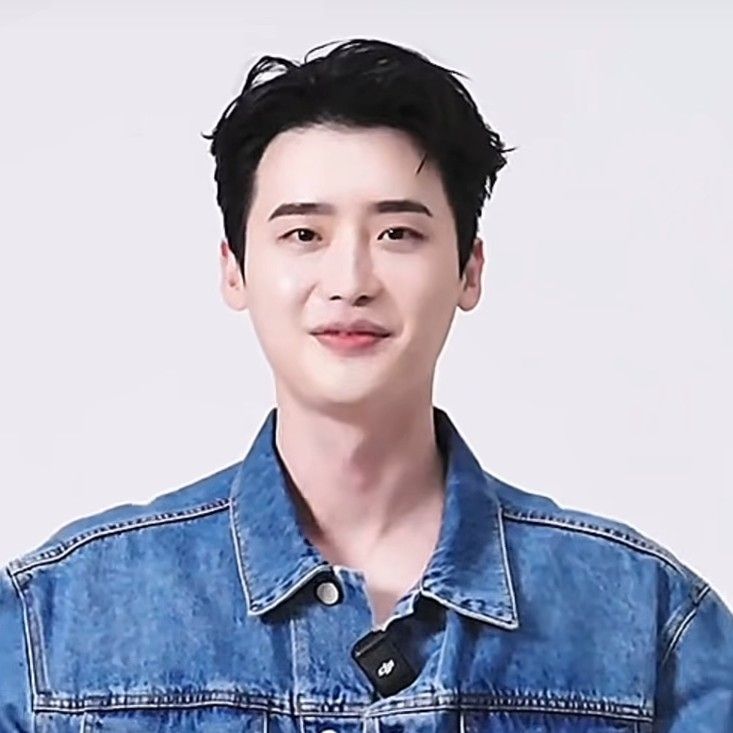 Recent activity shot of Lee Jongsuk