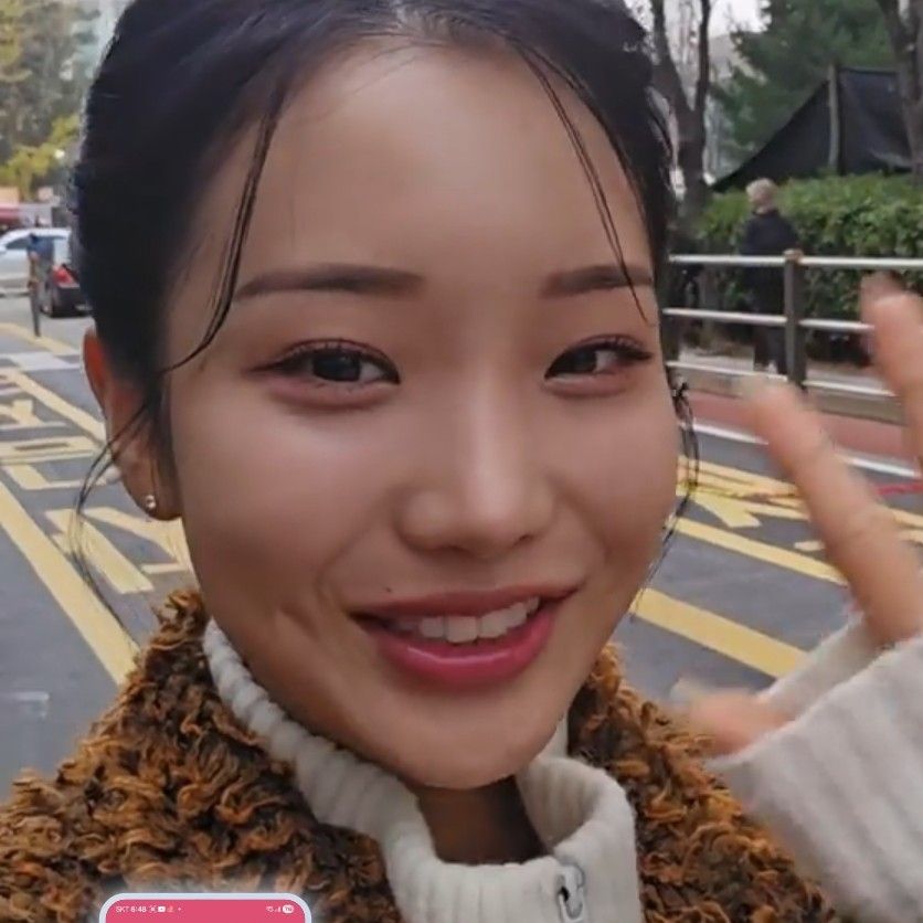 Recent activity shot of Kim Soyeon (2004)