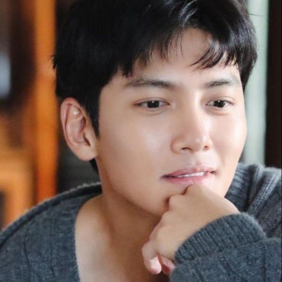Behind-the-scenes cut of Ji Changwook
