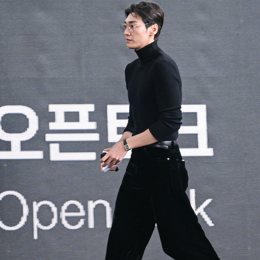 Behind-the-scenes cut of Kim Youngkwang