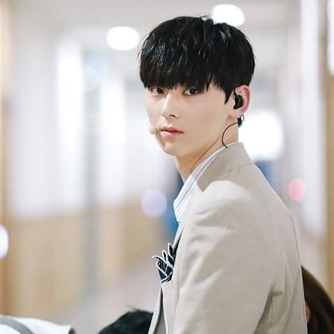 Behind-the-scenes cut of Hwang Minhyun