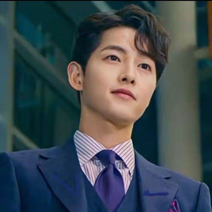 Recent activity shot of Song Joongki