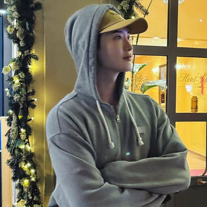 Behind-the-scenes cut of Lee Jongsuk