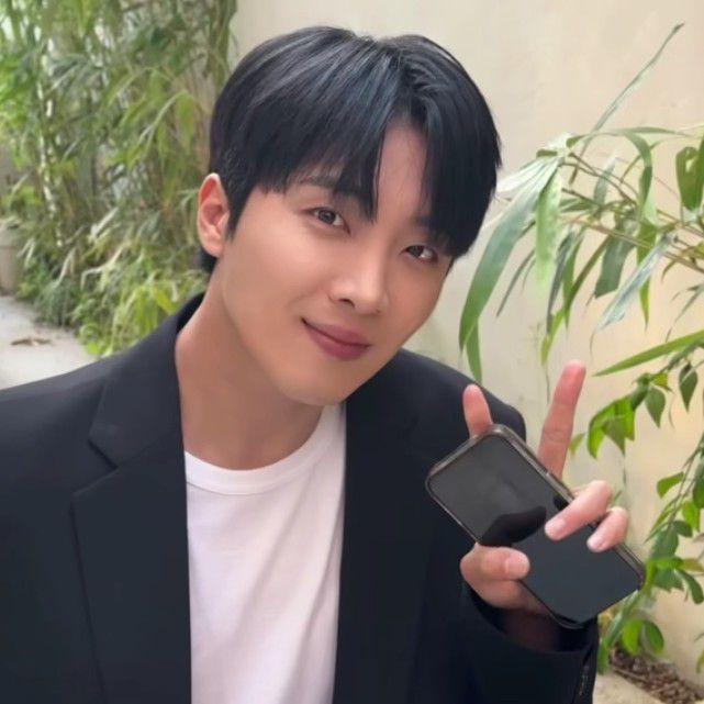 Latest photo of Hwang Yunsung