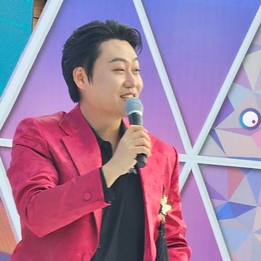 A moment captured by a fan of Min Soohyun