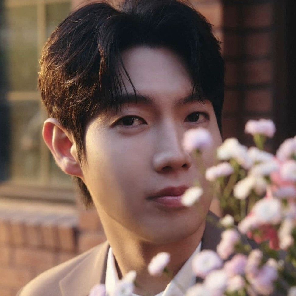 Currently spotlighted celeb post