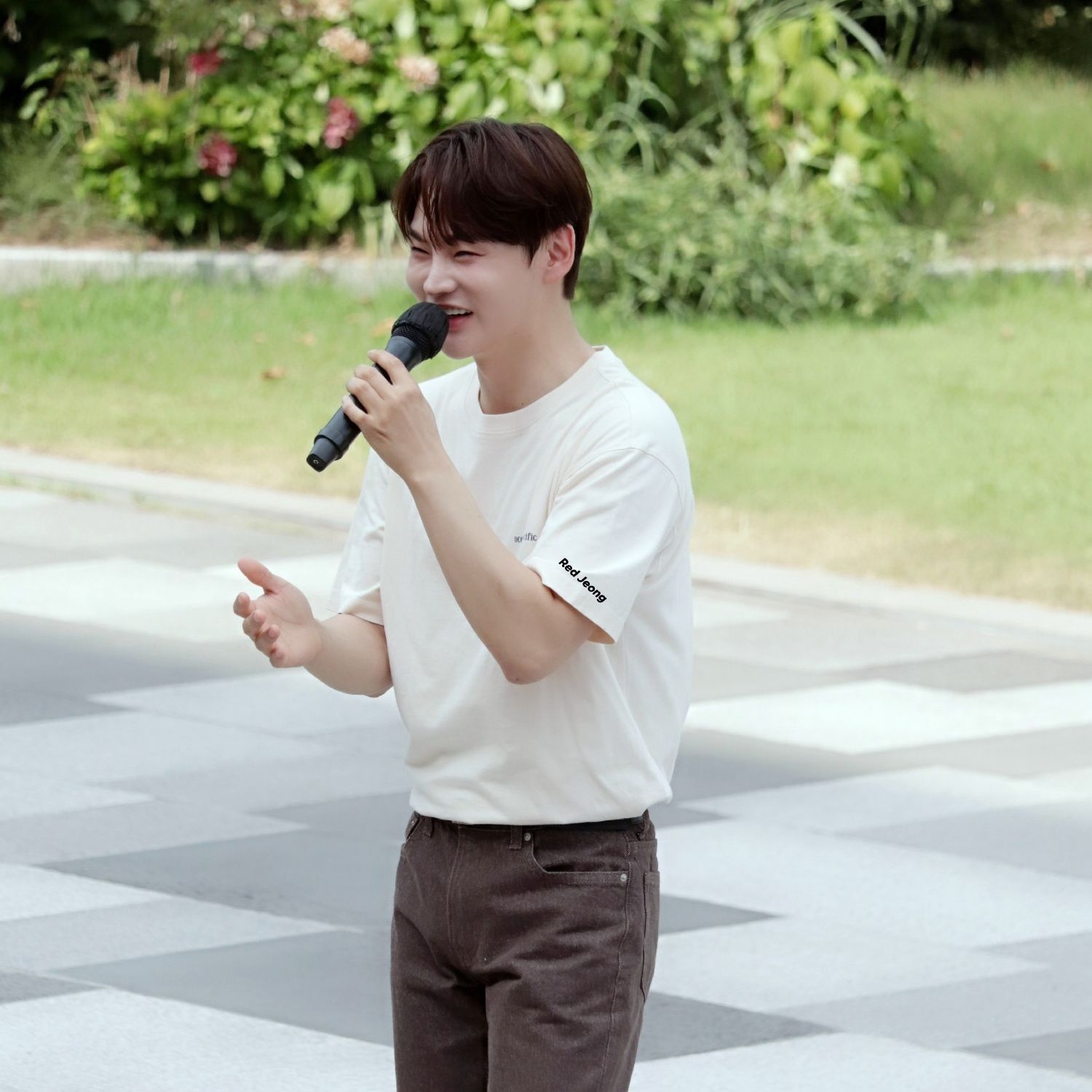 Behind-the-scenes cut of Park Seojin
