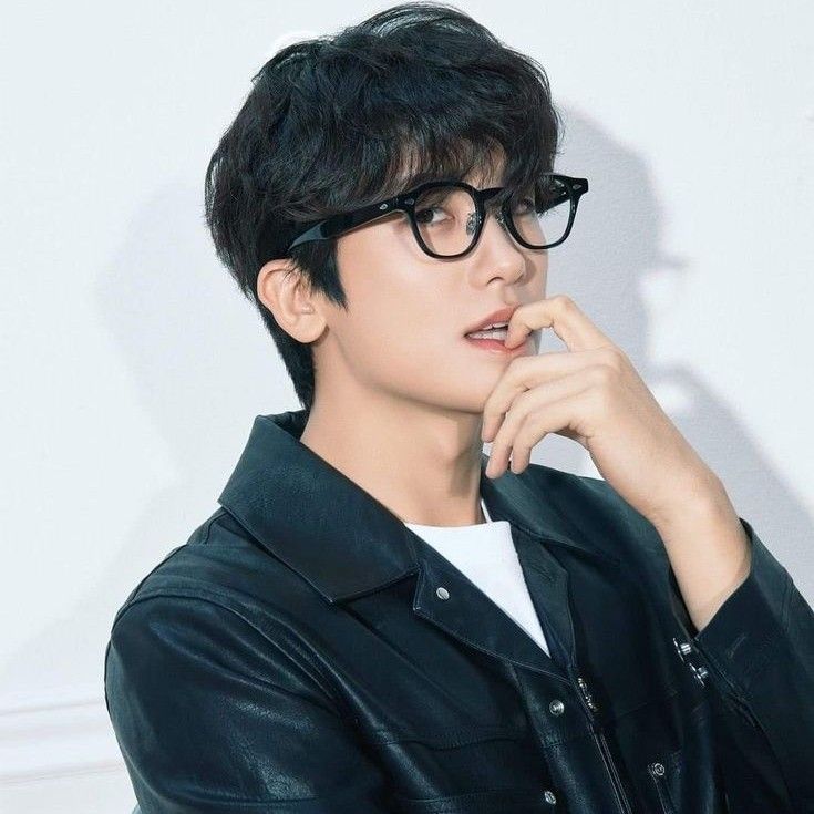 Behind-the-scenes cut of Park Hyungsik