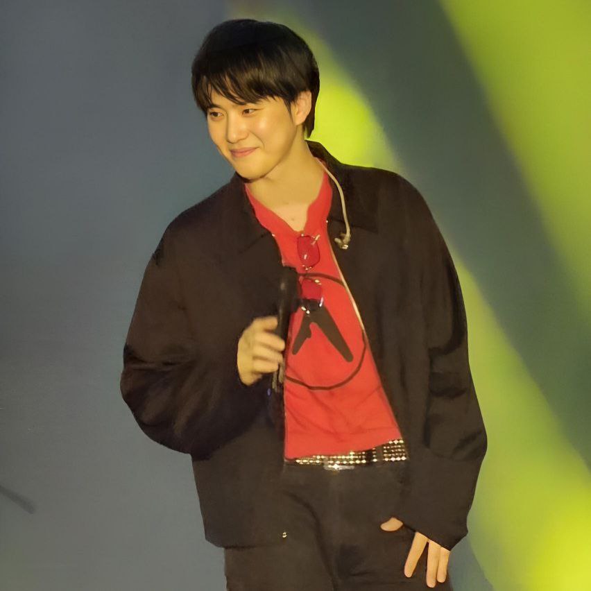 Behind-the-scenes cut of Suho