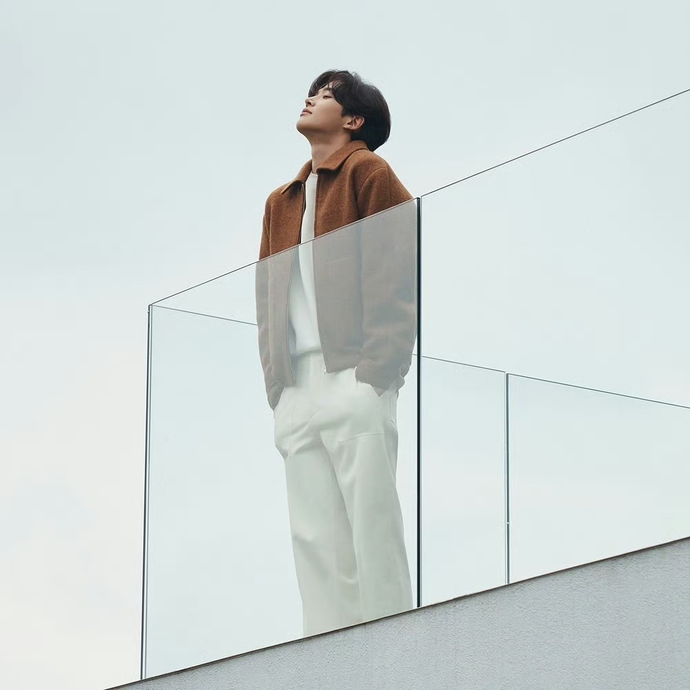 Behind-the-scenes cut of Rowoon