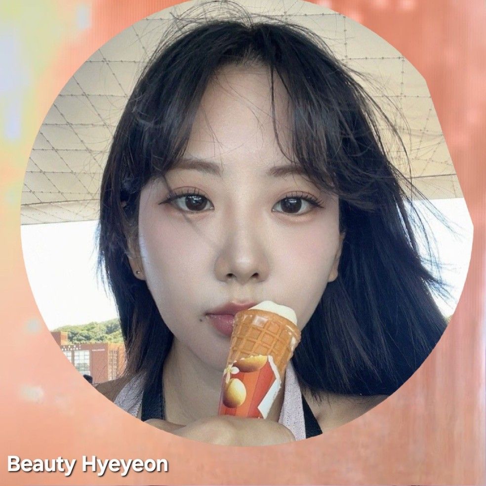 Behind-the-scenes cut of Kang Hyeyeon