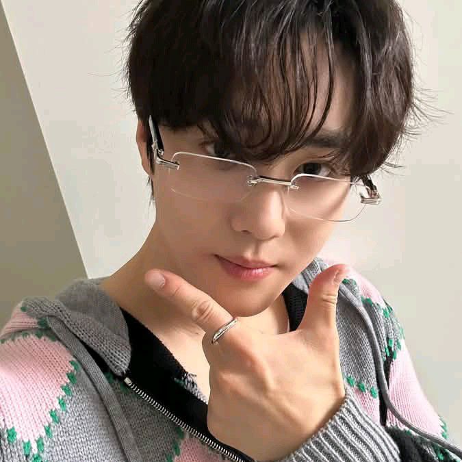 Behind-the-scenes cut of Suho