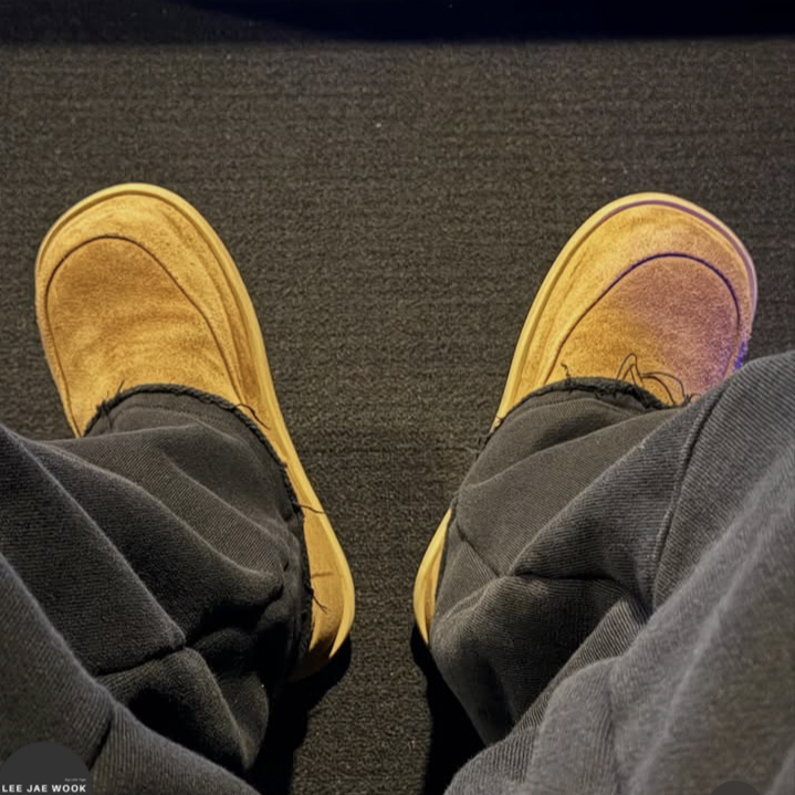 A moment captured by a fan of Lee Jaewook