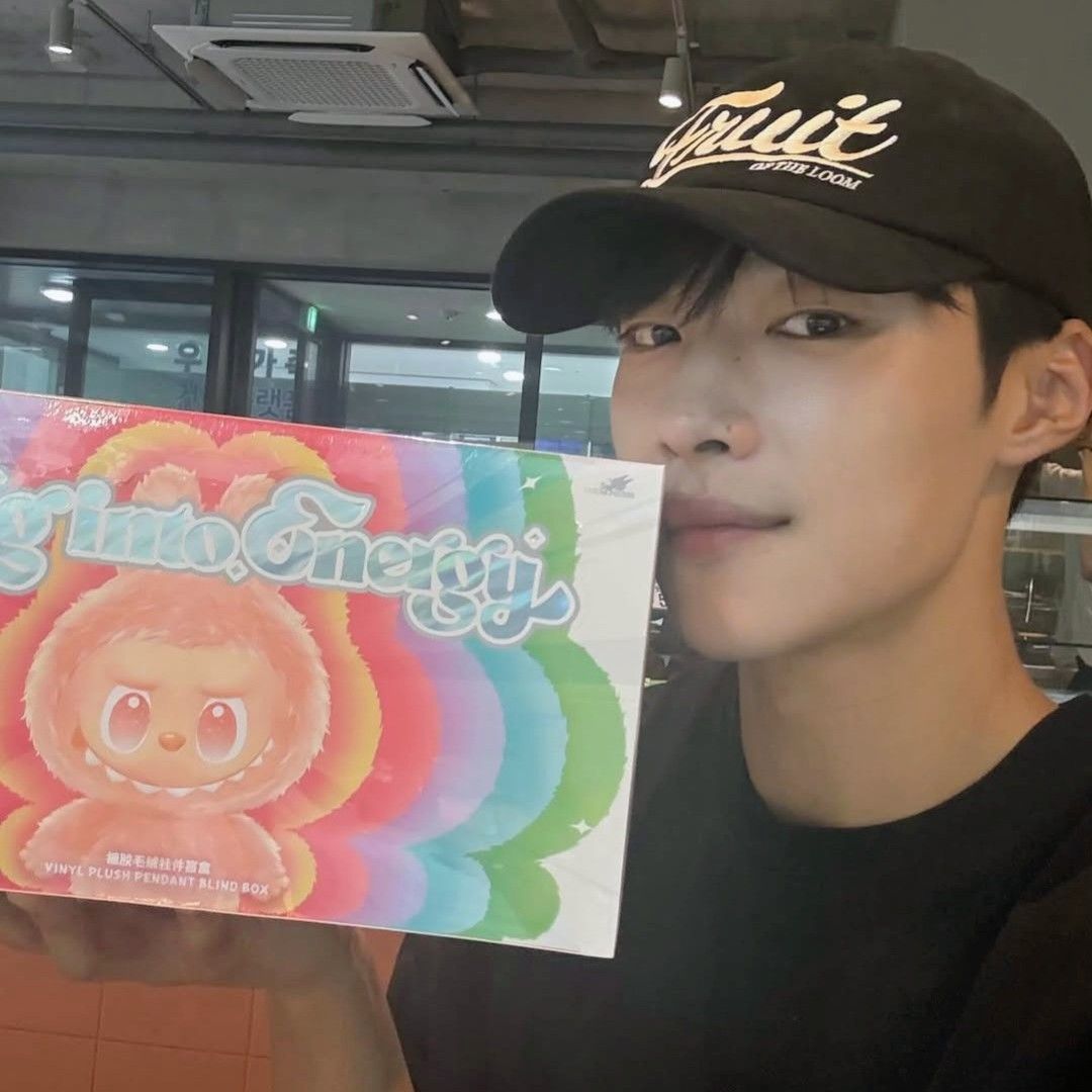 A moment captured by a fan of Woo Dohwan