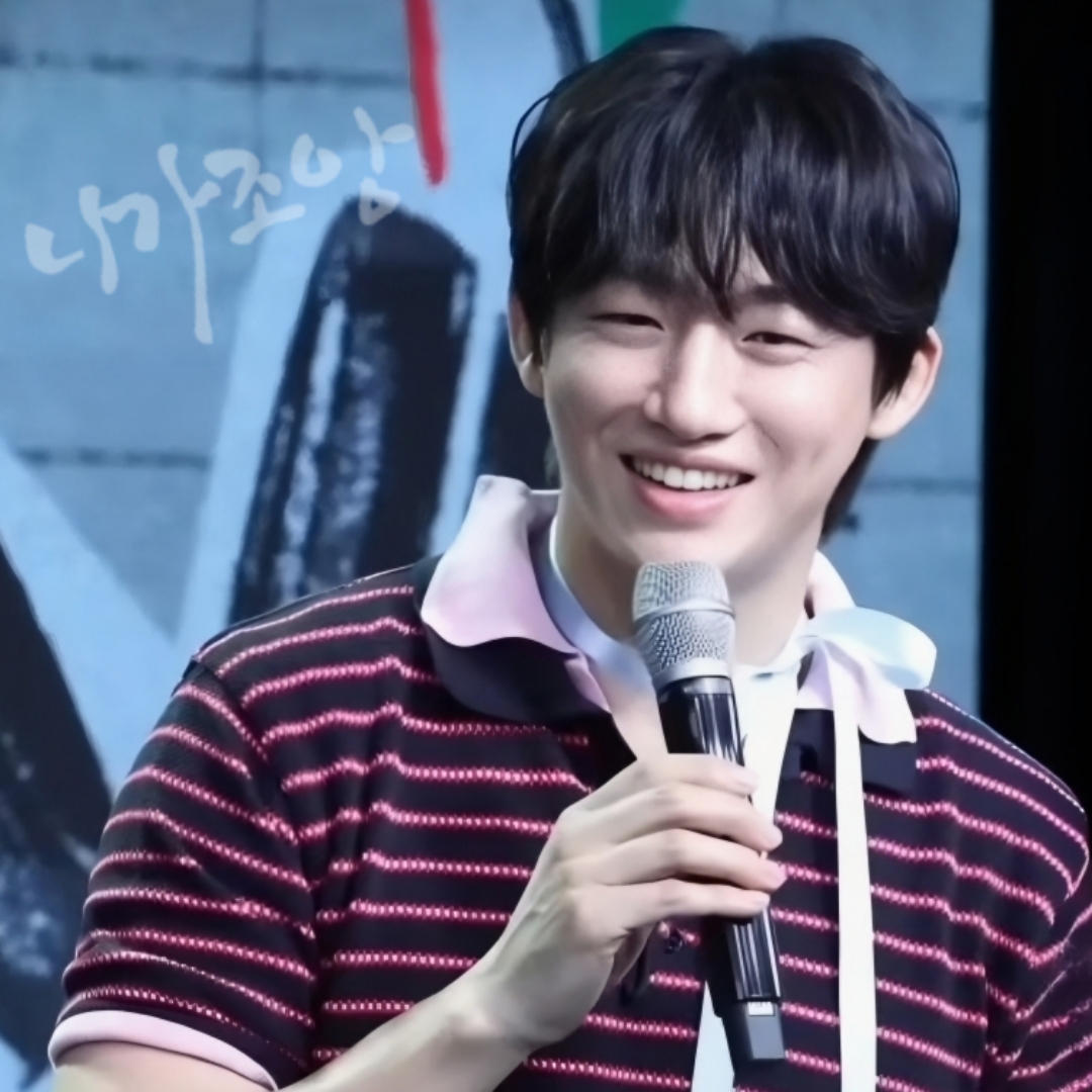 A moment captured by a fan of Shin Seungtae