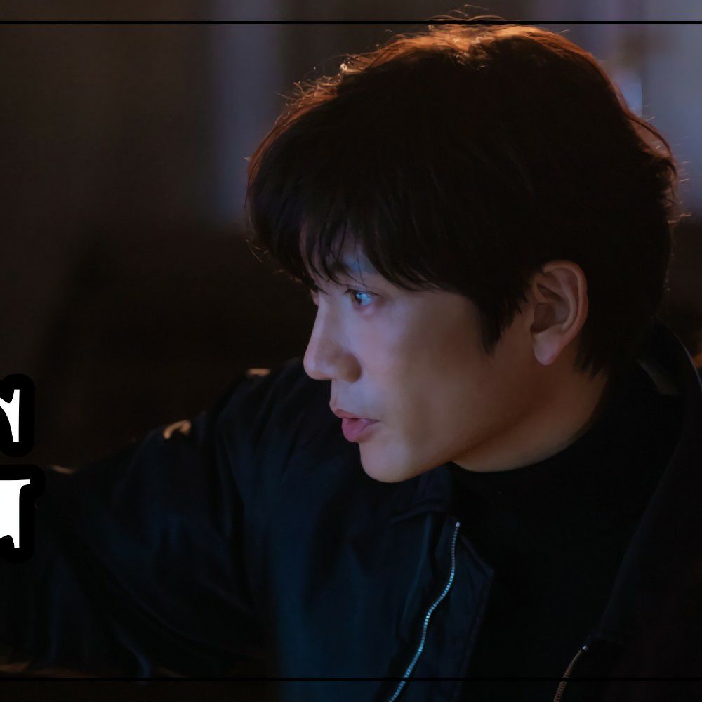 Behind-the-scenes cut of Ji Sung