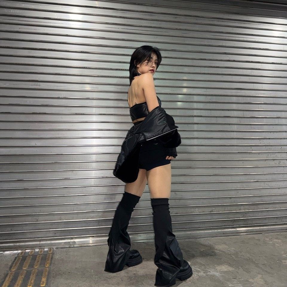 Behind-the-scenes cut of Aiki