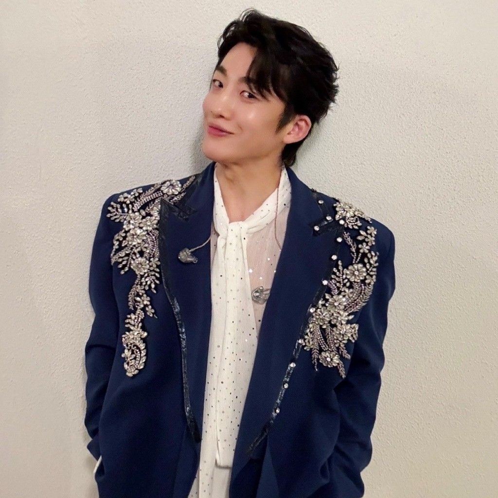 A moment captured by a fan of Shin Seungtae