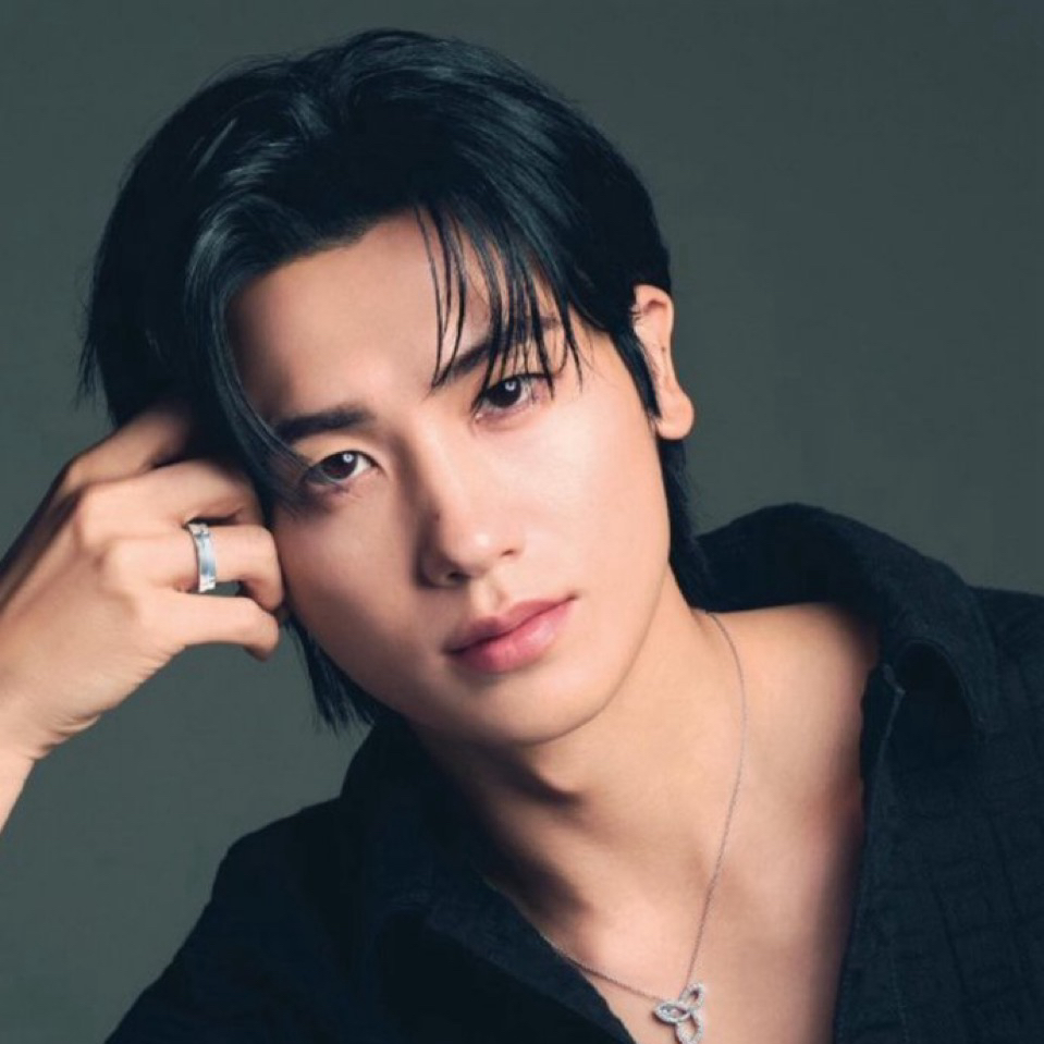 Behind-the-scenes cut of Park Hyungsik