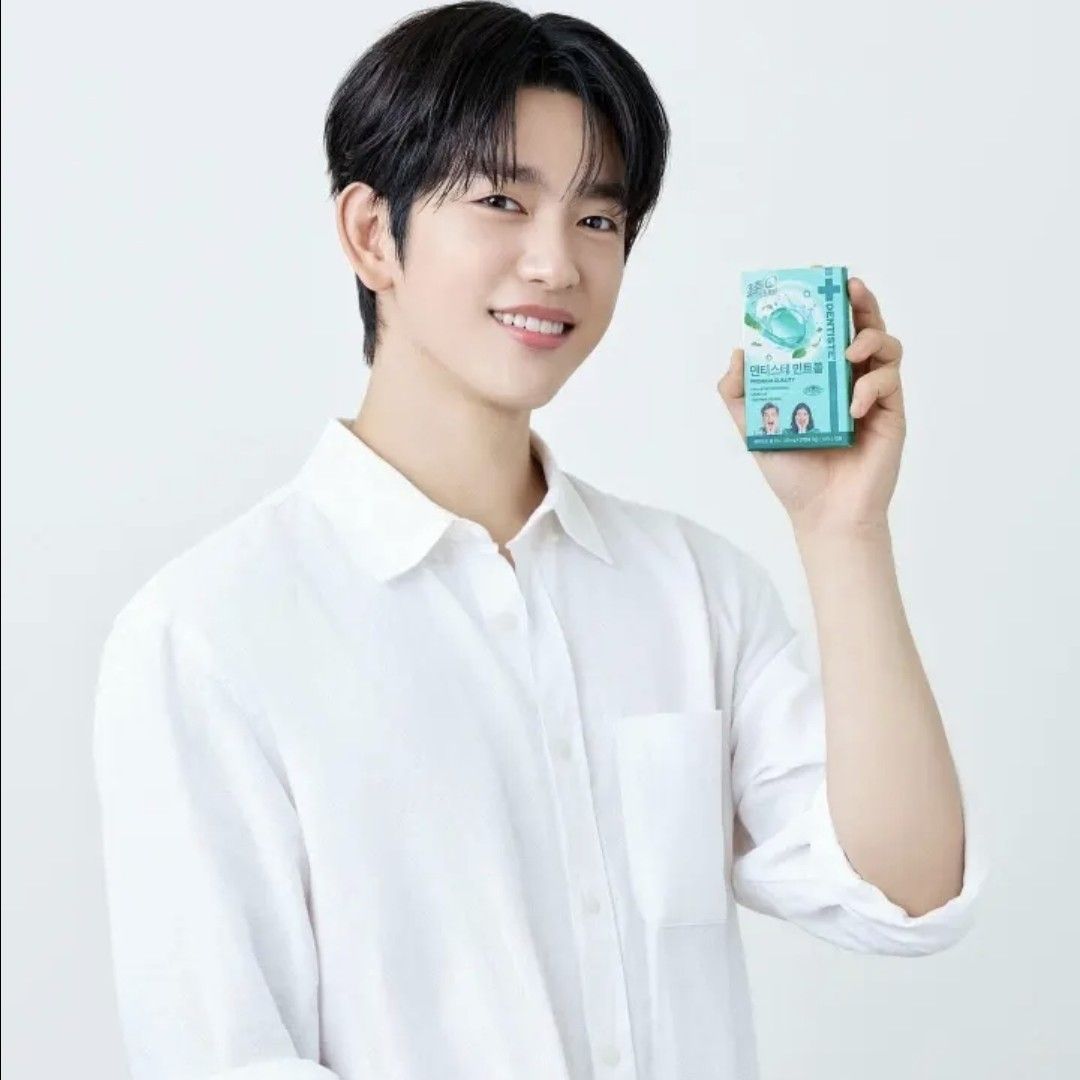 Foto terbaru dari Park Jinyoung