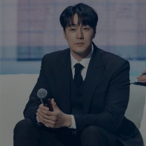 Behind-the-scenes cut of So Jisub