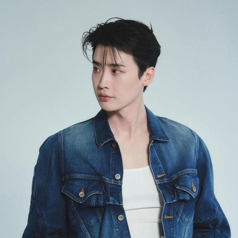 A moment captured by a fan of Lee Jongsuk