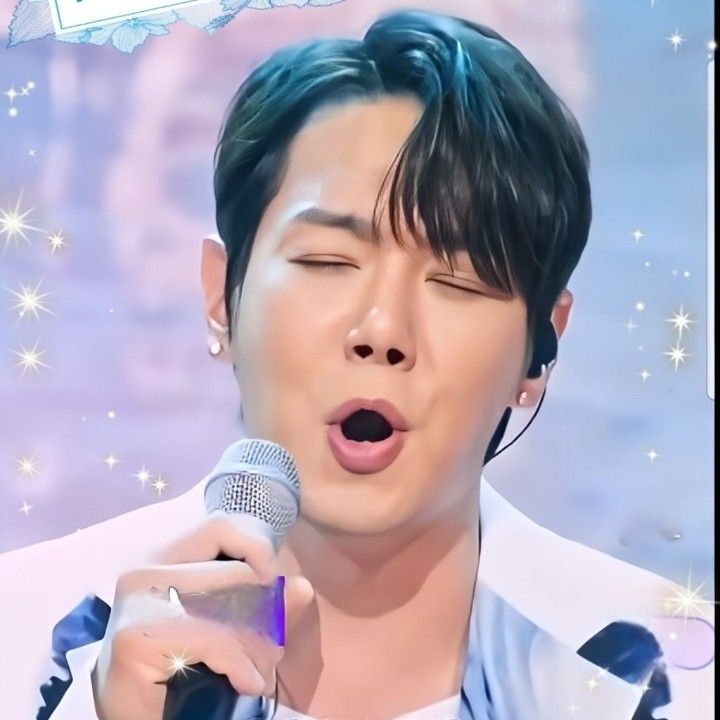 A moment captured by a fan of Hwanhee
