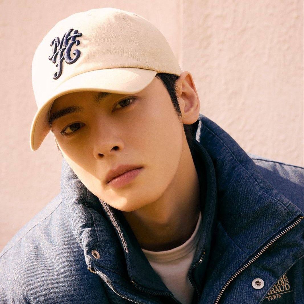 Behind-the-scenes cut of Cha Eunwoo