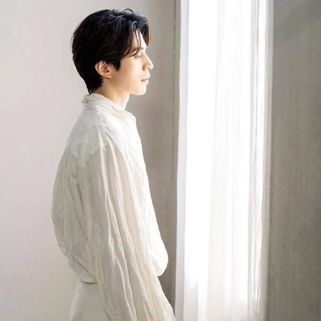 Behind-the-scenes cut of Lee Dongwook