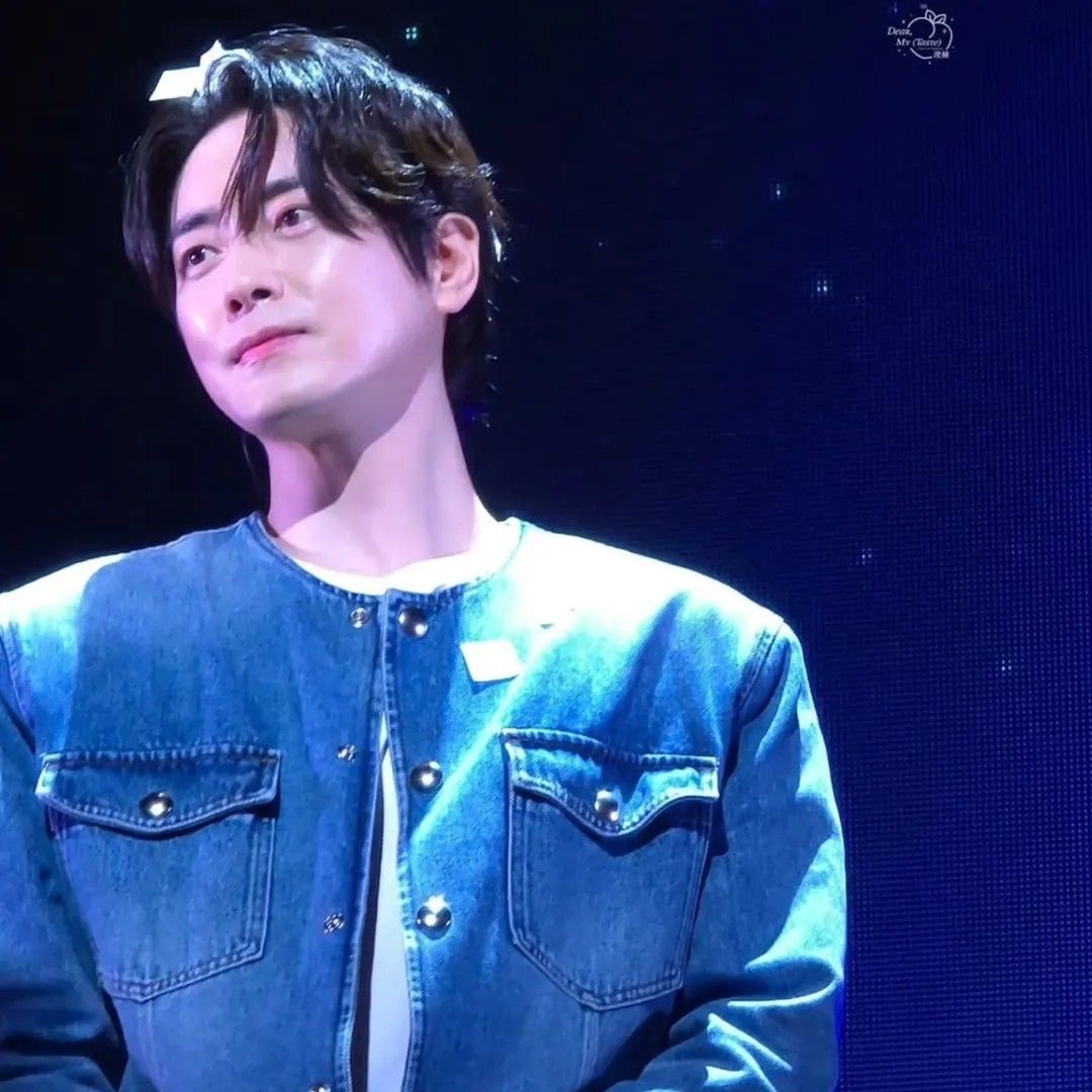 A moment captured by a fan of Lee Joonhyuk