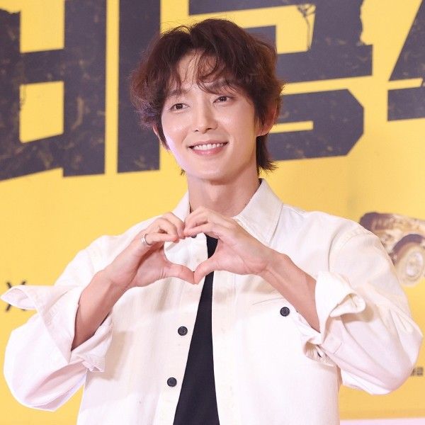 A moment captured by a fan of Lee Joongi