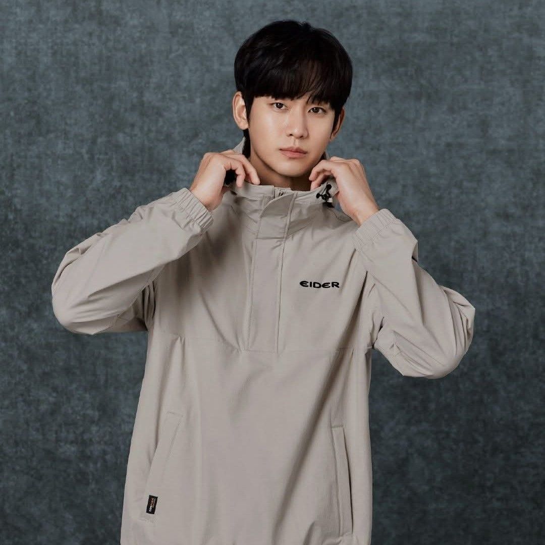 Recent activity shot of Kim Soohyun