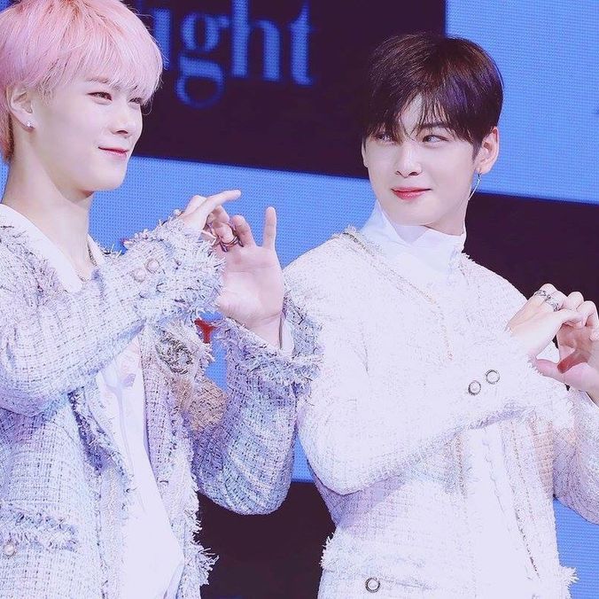 A moment captured by a fan of Cha Eunwoo