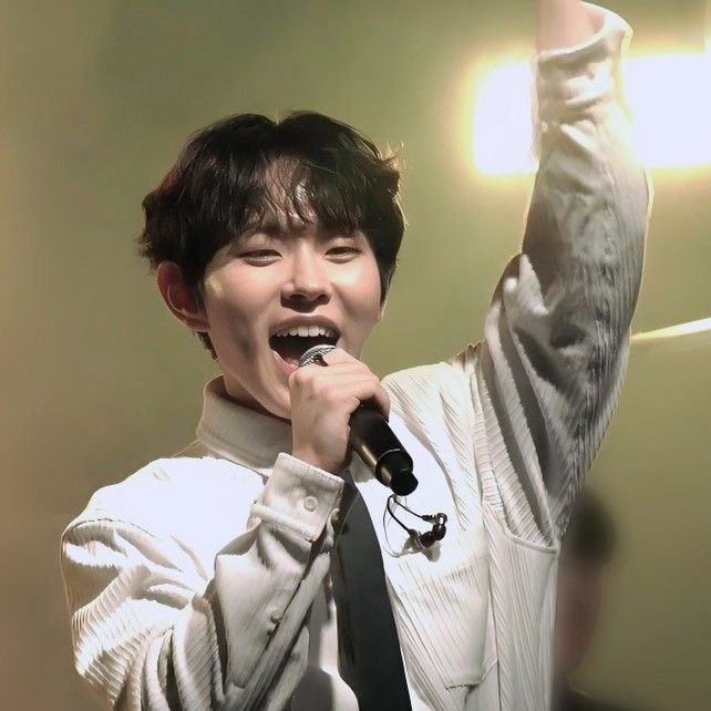 A moment captured by a fan of Lee Byeongchan