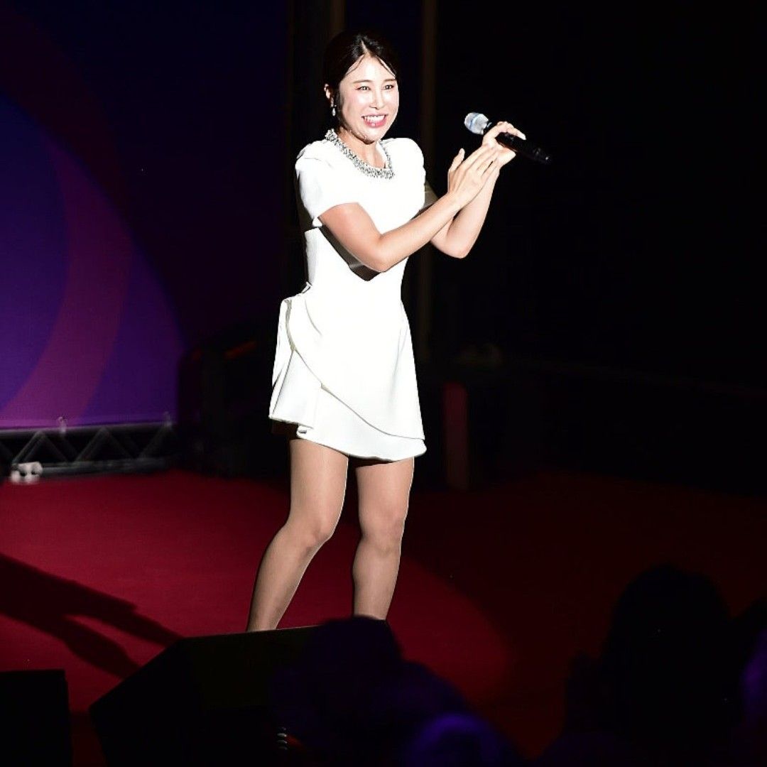 Behind-the-scenes cut of Kim Soyou