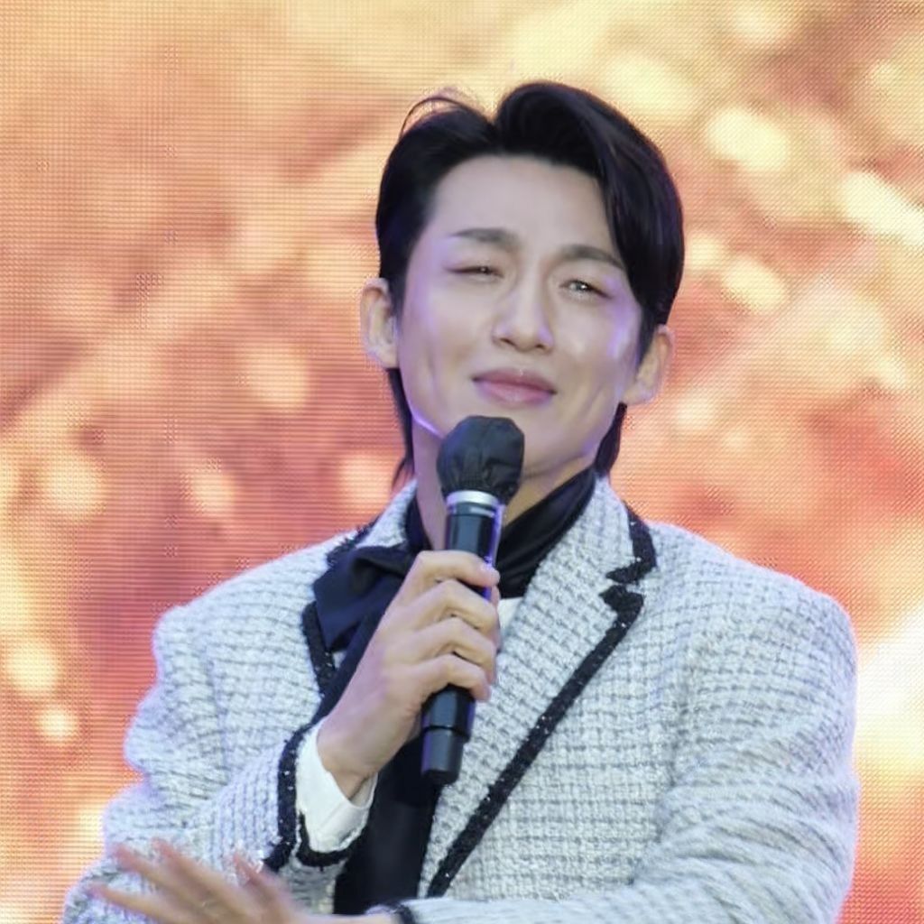 粉丝拍下的申盛泰瞬间