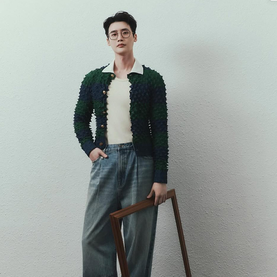 A moment captured by a fan of Lee Jongsuk