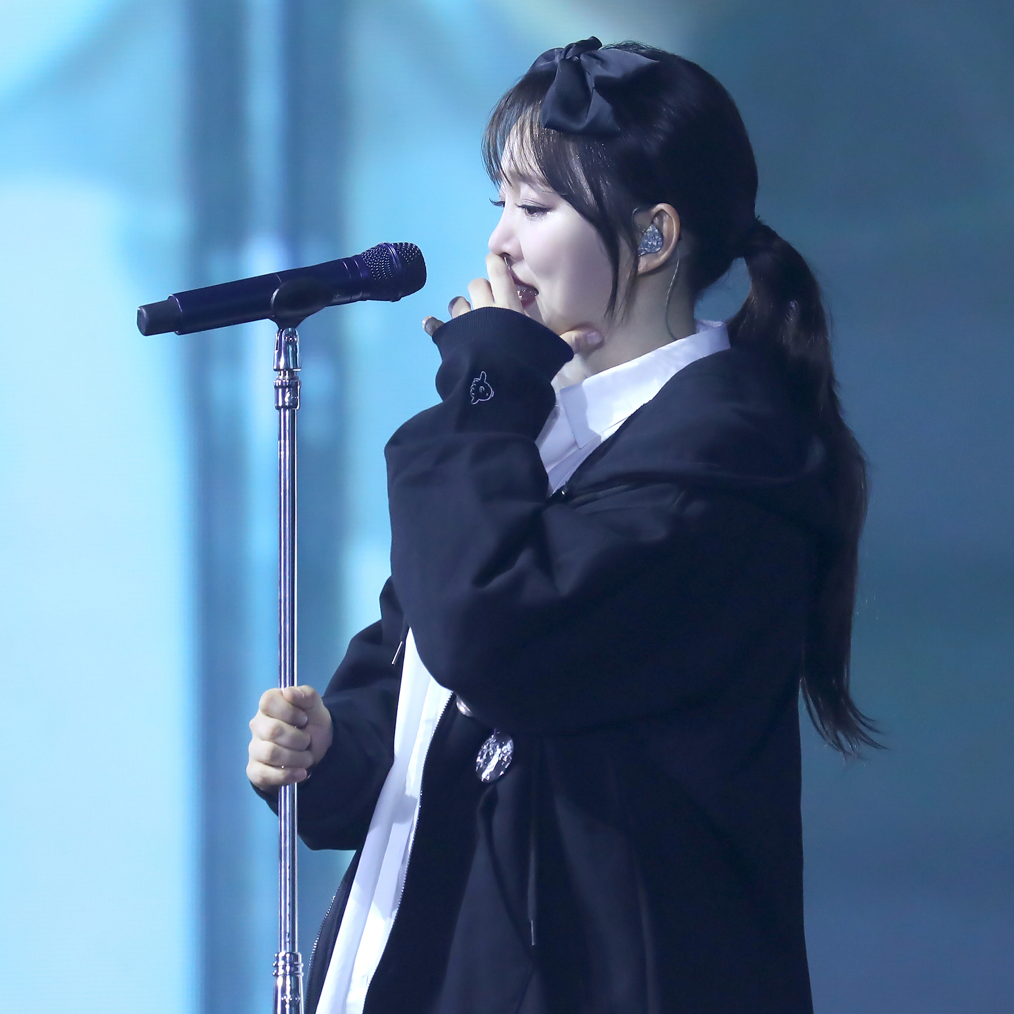 A moment captured by a fan of Younha