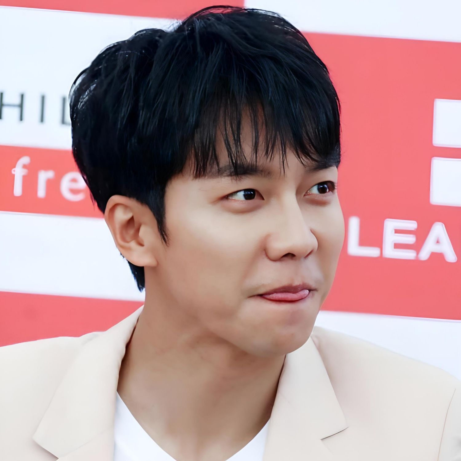 Foto kegiatan terbaru dari Lee Seunggi